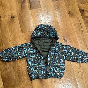 Patagonia Reversible Puffer (size 2T) - down sweater hoody